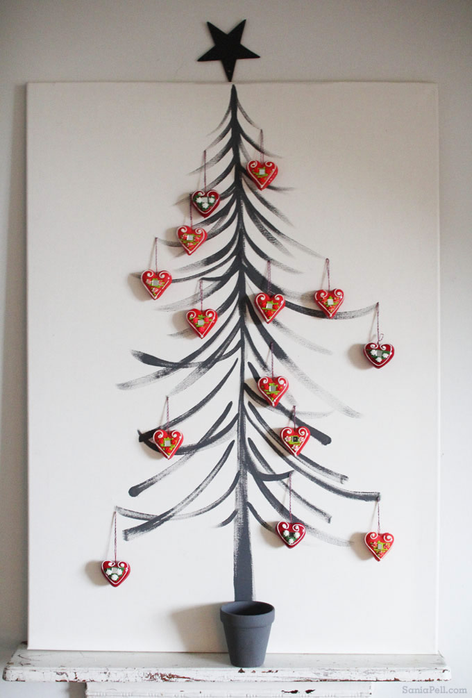 Handmade Croatian Christmas decorations - photo by Sania Pell