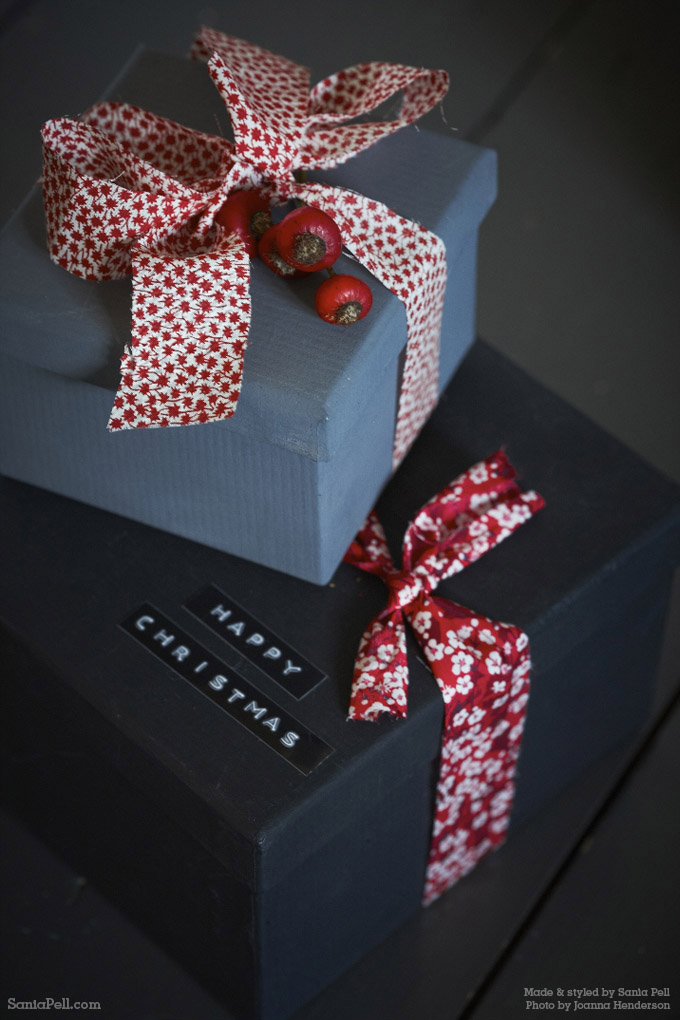 Homemade Christmas gift wrapping by Sania Pell ©2013 Photo by Jo Henderson